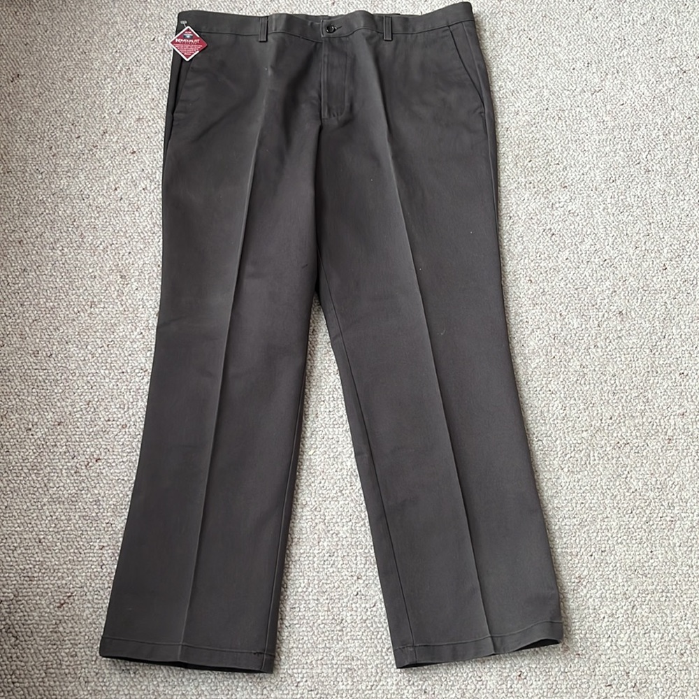 NWT Dockers cotton khakis W42L32 - Picture 2 of 5